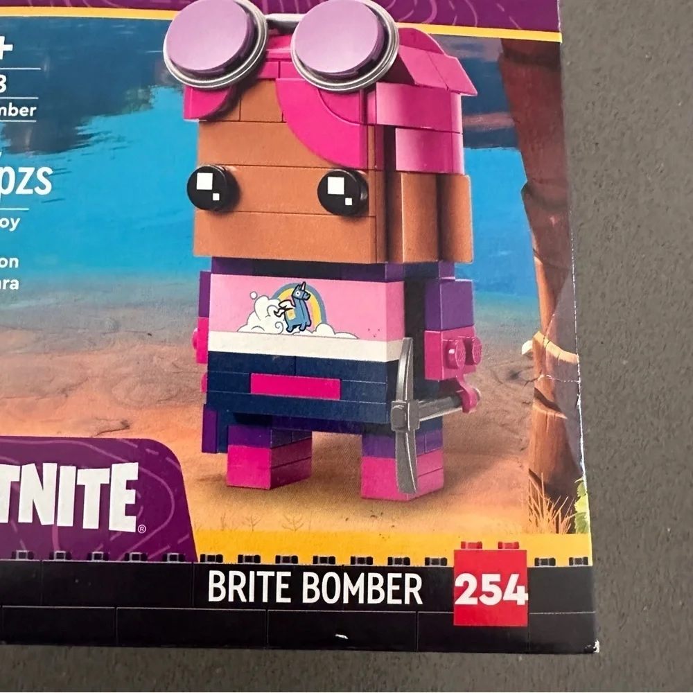 LEGO BrickHeadz 40728 Brite Bomber – Fortnite – 151 Pieces – Promotional Set